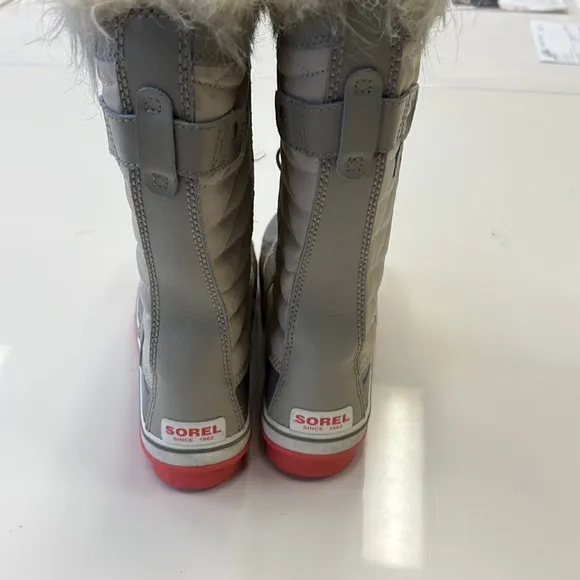 Sorel Tofino snow boots size 8