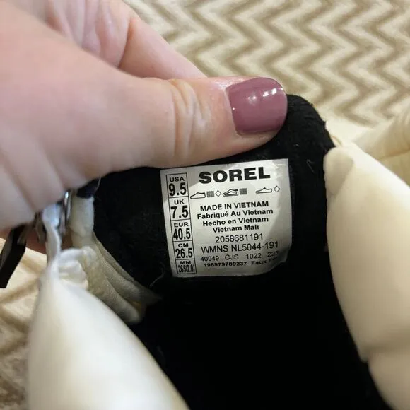 Sorel Women's Kinetic Impact Puffy Zip Waterproof Boots Chalk Size 9.5