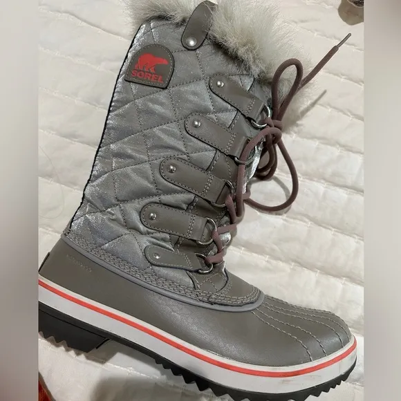Sorel Women’s waterproof boots size 9.5 like new