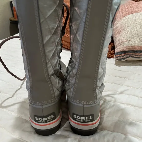 Sorel Women’s waterproof boots size 9.5 like new