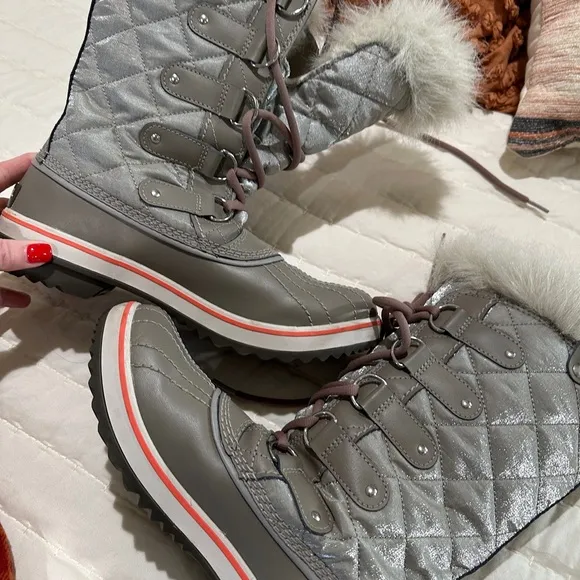 Sorel Women’s waterproof boots size 9.5 like new