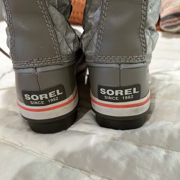 Sorel Women’s waterproof boots size 9.5 like new