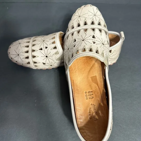 Spring Step size 10.5  Europa 40 Women's shoes Pre owned Exellent condition.