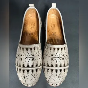 Spring Step size 10.5  Europa 40 Women's shoes Pre owned Exellent condition.
