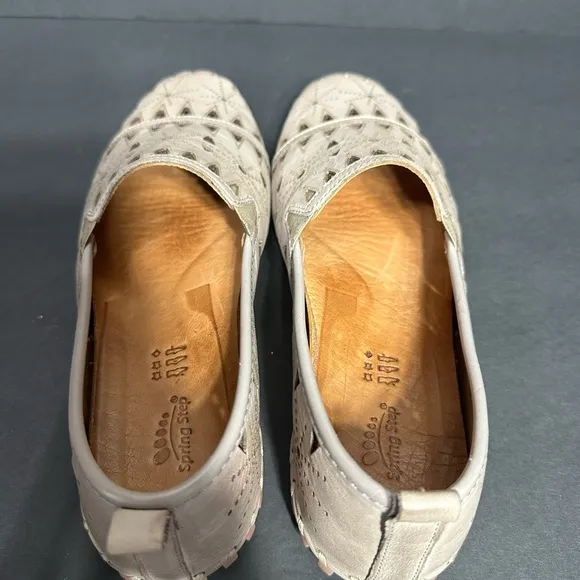 Spring Step size 10.5  Europa 40 Women's shoes Pre owned Exellent condition.