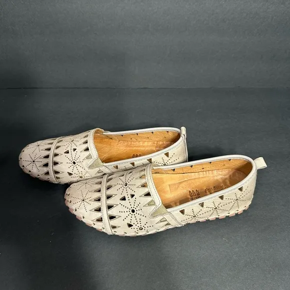 Spring Step size 10.5  Europa 40 Women's shoes Pre owned Exellent condition.