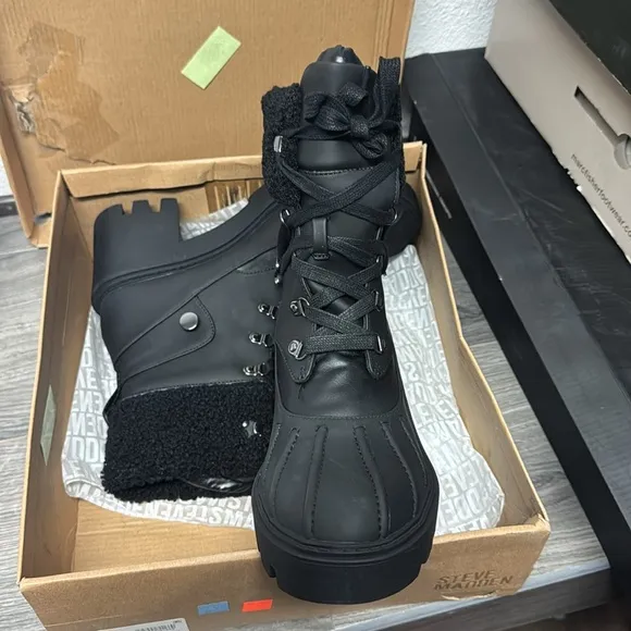 STEVE MADDEN BLACK NORTHERN WINTER BOOT - LUG SOLE COMBAT LACE-UP BOOT