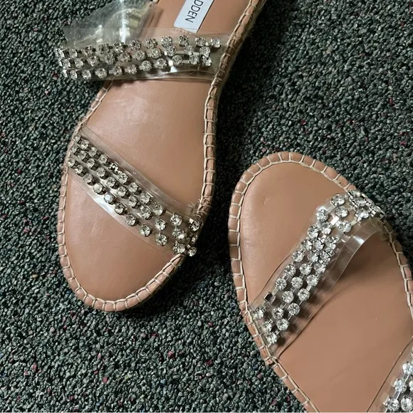 STEVE MADDEN Rhinestone Gemstone Crystal Lucite Clear Flat Nude Sandals Shoes