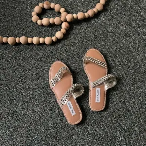 STEVE MADDEN Rhinestone Gemstone Crystal Lucite Clear Flat Nude Sandals Shoes