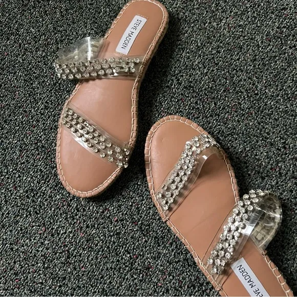 STEVE MADDEN Rhinestone Gemstone Crystal Lucite Clear Flat Nude Sandals Shoes
