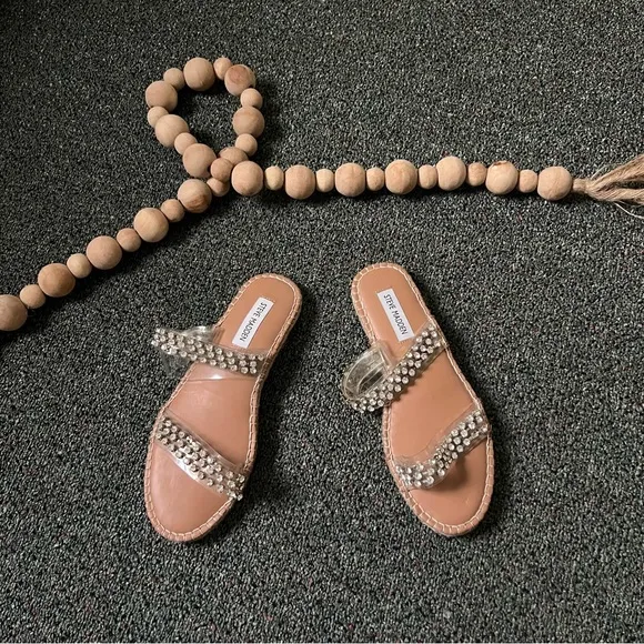 STEVE MADDEN Rhinestone Gemstone Crystal Lucite Clear Flat Nude Sandals Shoes