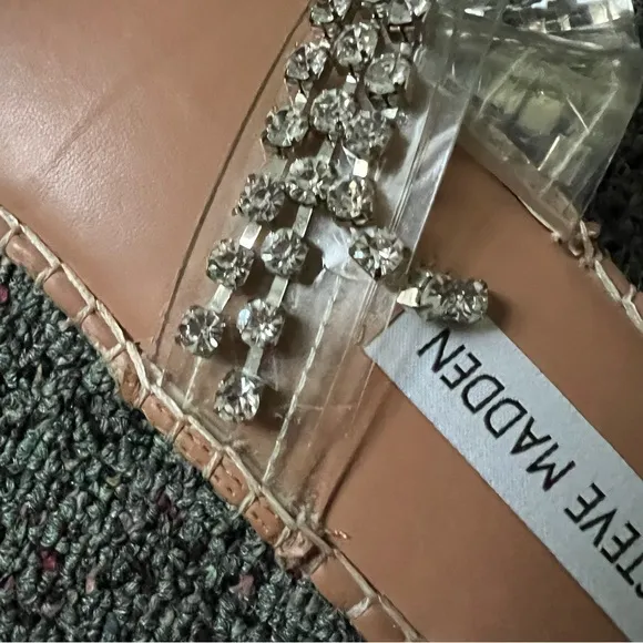STEVE MADDEN Rhinestone Gemstone Crystal Lucite Clear Flat Nude Sandals Shoes