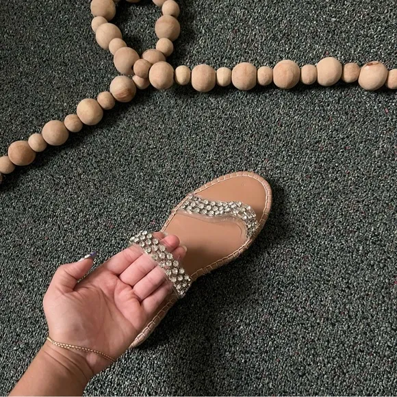 STEVE MADDEN Rhinestone Gemstone Crystal Lucite Clear Flat Nude Sandals Shoes