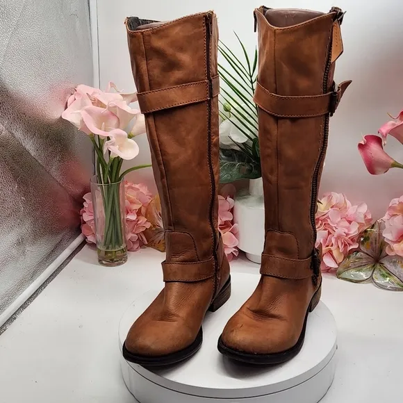 Steve Madden Wheat Sonnya Cognac Boots in a Size 7.5