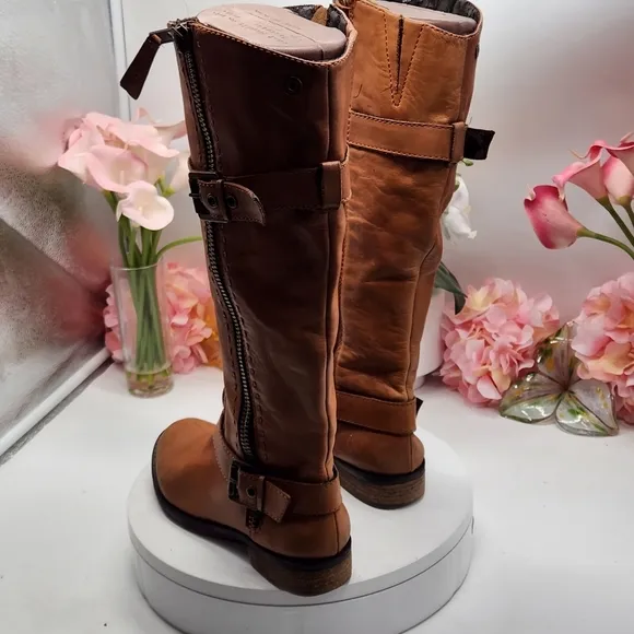 Steve Madden Wheat Sonnya Cognac Boots in a Size 7.5