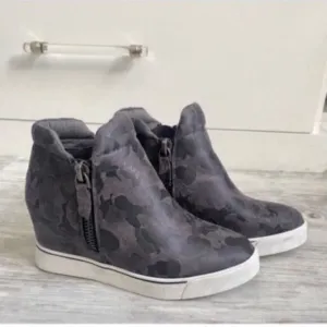 Stylish Gray Camouflage Women's Wedge Sneakers
