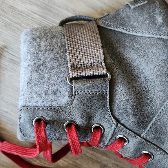 Stylish Sorel Ladies Gray Boots, Size 8, Warm, Great Condition