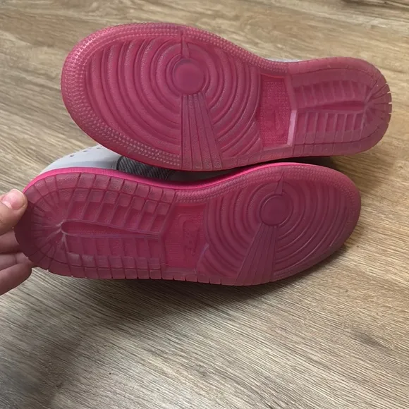 Stylish Women's Gray and Pink Sneakers