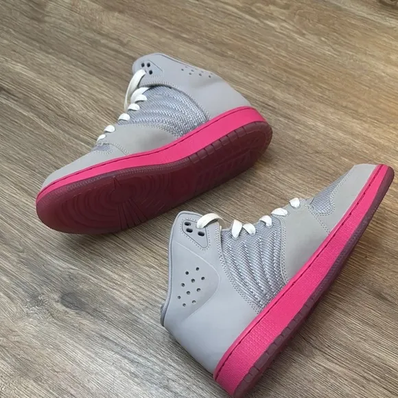 Stylish Women's Gray and Pink Sneakers