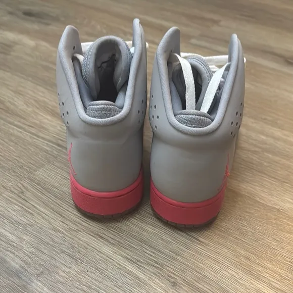 Stylish Women's Gray and Pink Sneakers