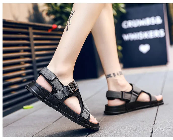 Summer new men's beach sandals Korean version of the wild buckle men's shoes
