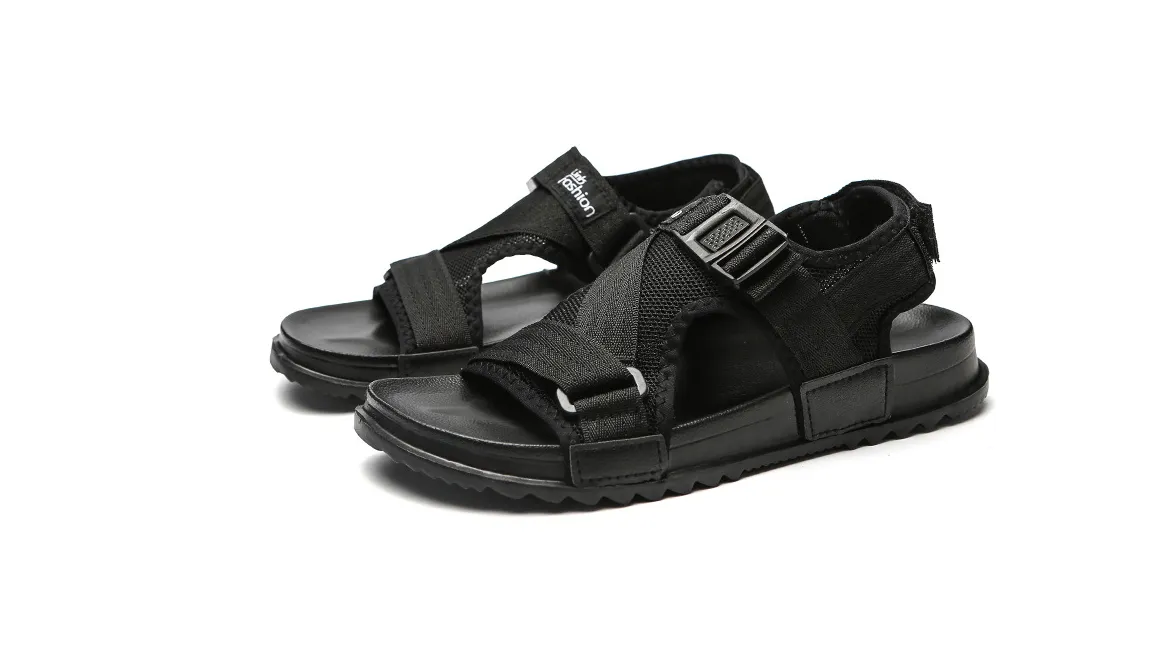 Summer new men's beach sandals Korean version of the wild buckle men's shoes