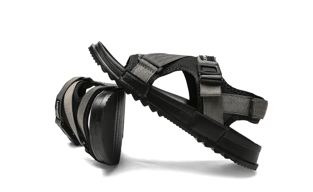 Summer new men's beach sandals Korean version of the wild buckle men's shoes