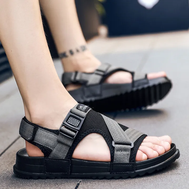 Summer new men's beach sandals Korean version of the wild buckle men's shoes
