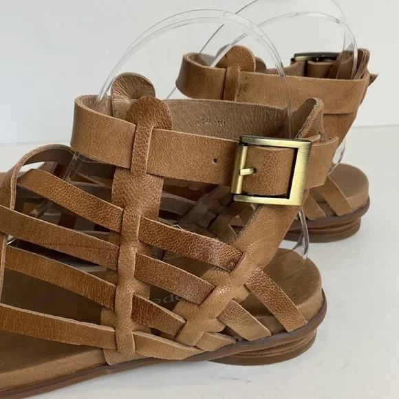 Sundance Antelope Gladiator Sandals Size 39
