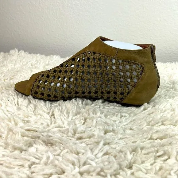 Sundance Delphia Sandals Peep Toe Woven Caning Flats Leather Brown Tan Size 40