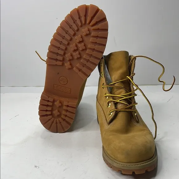 Tan High-Top Boots with Sturdy Sole and Metal Eyelets
