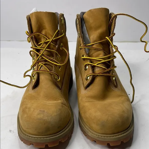 Tan High-Top Boots with Sturdy Sole and Metal Eyelets