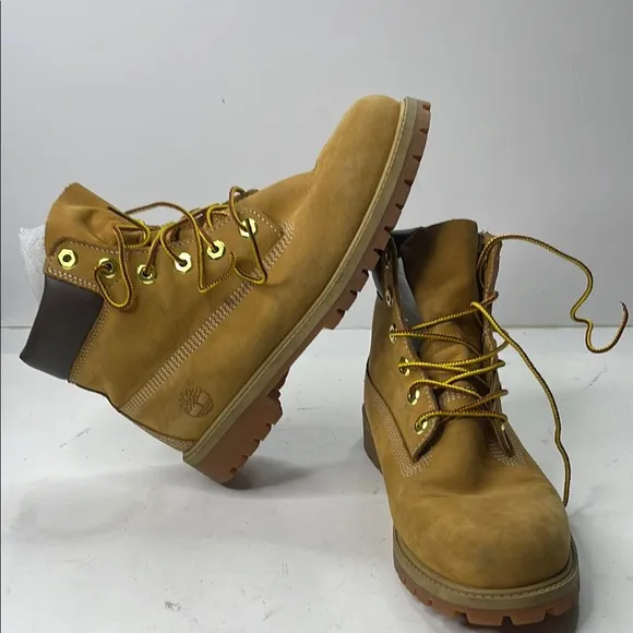 Tan High-Top Boots with Sturdy Sole and Metal Eyelets