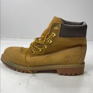 Tan High-Top Boots with Sturdy Sole and Metal Eyelets