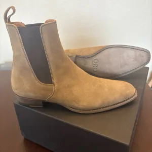 Tan Suede Chelsea Boots with Sleek Silhouette