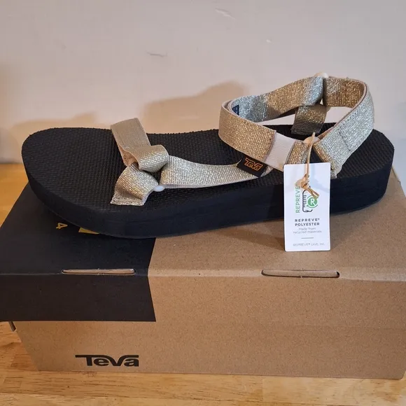 Teva W Midform Universal 1090969/MTC sandals in metallic gold. NWT in box