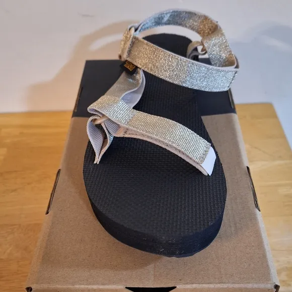 Teva W Midform Universal 1090969/MTC sandals in metallic gold. NWT in box