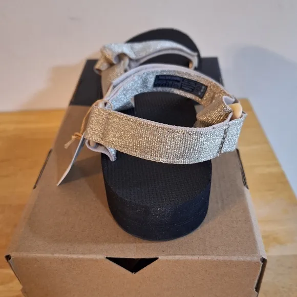 Teva W Midform Universal 1090969/MTC sandals in metallic gold. NWT in box