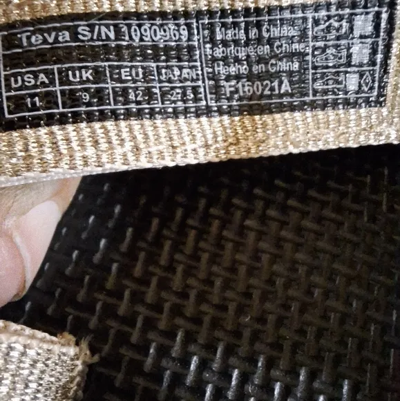 Teva W Midform Universal 1090969/MTC sandals in metallic gold. NWT in box