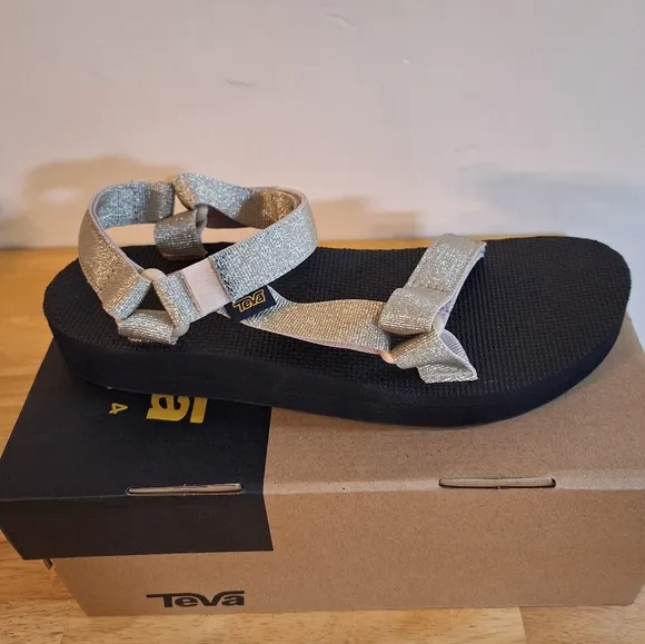 Teva W Midform Universal 1090969/MTC sandals in metallic gold. NWT in box