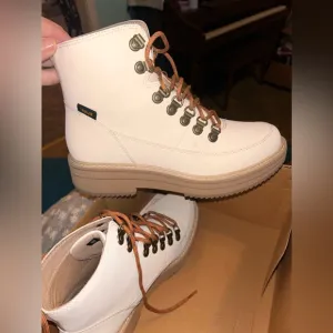 Teva Women's Cream Boots