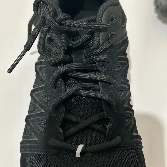 The North Face Boy’s Size 7 Black Truckee Mesh Hiking Shoes