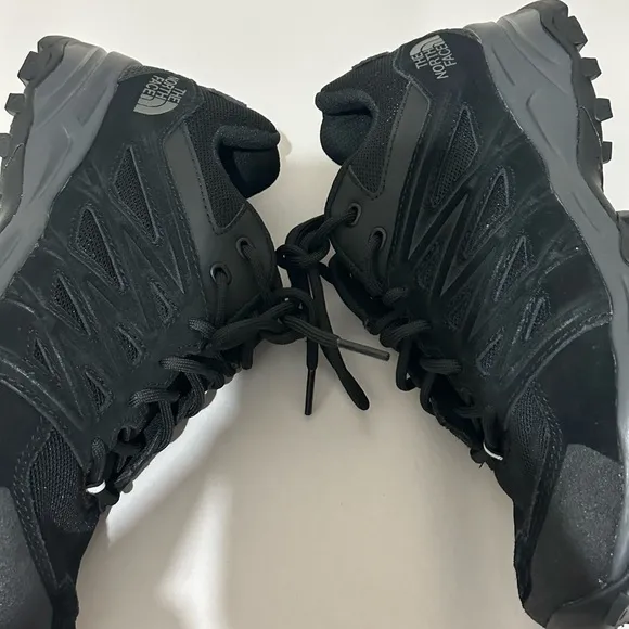 The North Face Boy’s Size 7 Black Truckee Mesh Hiking Shoes