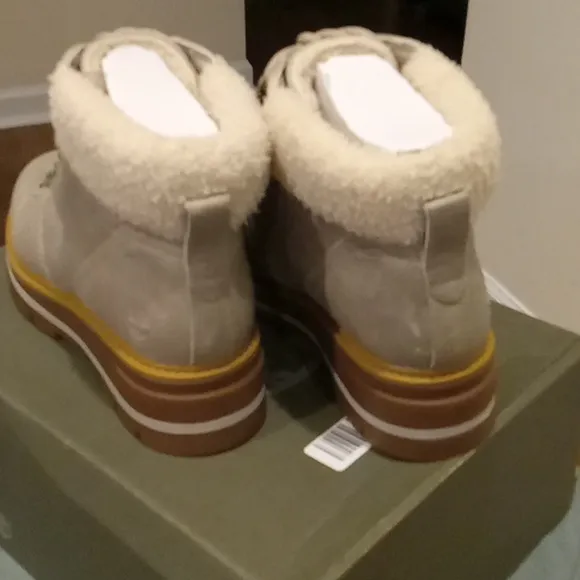 Timberland women's boots-NEW
