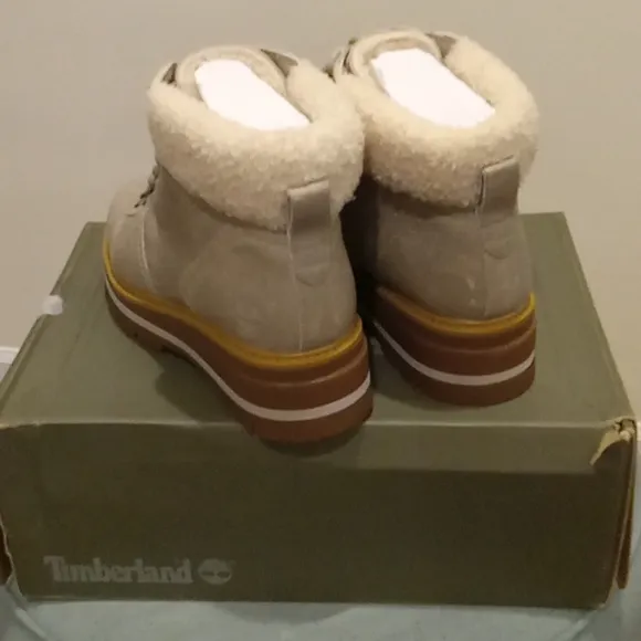 Timberland women's boots-NEW