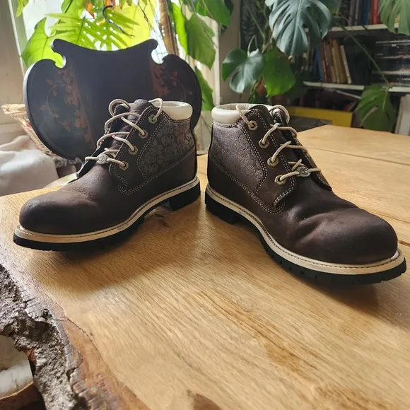 Timberland Women's Nellie Waterproof Chukka Boots in Dark Brown Logo Sz 9