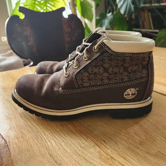 Timberland Women's Nellie Waterproof Chukka Boots in Dark Brown Logo Sz 9