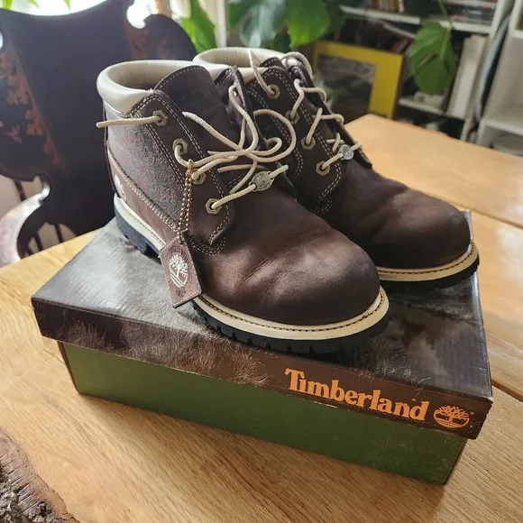Timberland Women's Nellie Waterproof Chukka Boots in Dark Brown Logo Sz 9