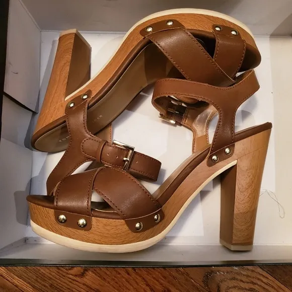 Tommy Hilfiger Womens Shoes