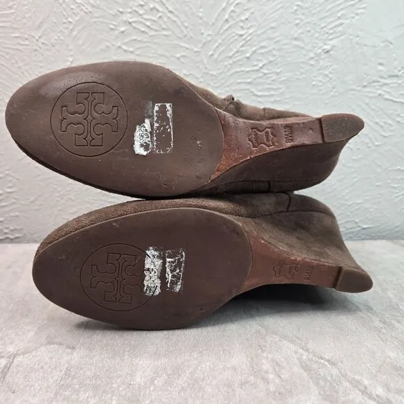 Tory Burch Ankle Wedge Booties Size 8.5 Brown Suede Gold Logo Dressy Boots